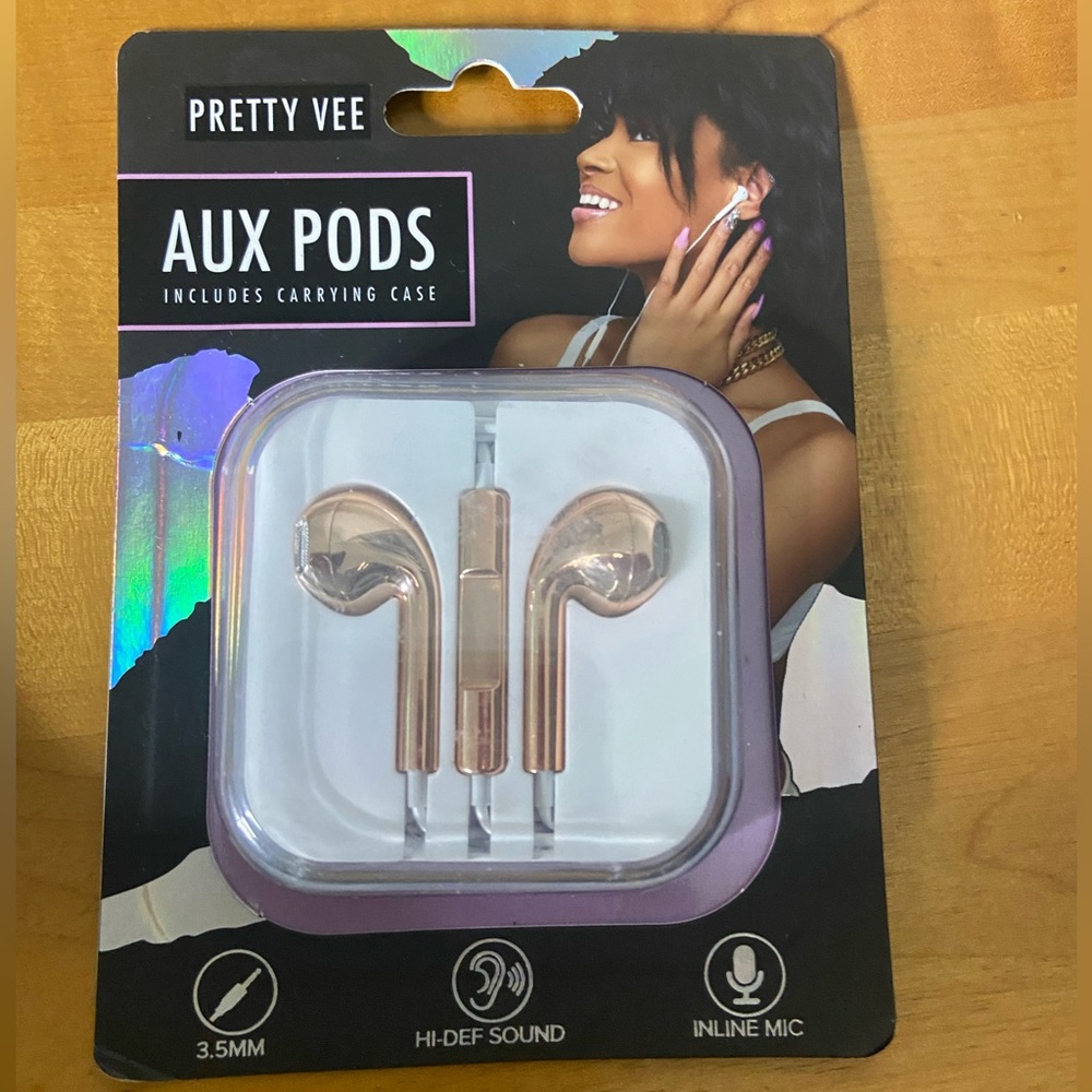 NWT AuxPods includes Carrying Case